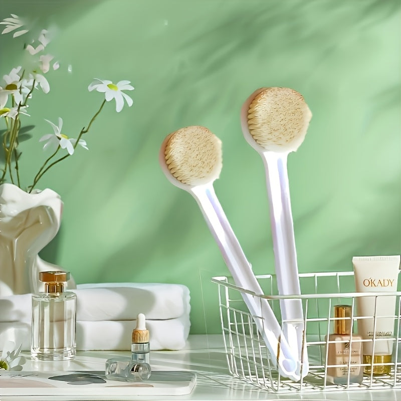 A Long-Handled Bath Brush for Scrubbing The Back, Designed for Women, Featuring Soft Bristles for a Comfortable Wash